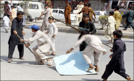 پشاور : مشتاق آباد اور مسکین آباد کے مکین لوڈ شیڈنگ پر سراپا احتجاج