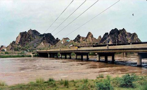 پنجاب میں دریائے چناب بپھر گیا، سیالکوٹ روڈ بلاک، سولہ فلڈ بند ٹوٹ گئے