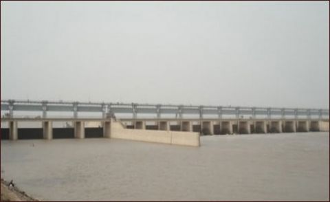 دریائے سندھ : پانی کی سطح میں اضافہ، حفاظتی بندوں کے ٹوٹنے کا خطرہ