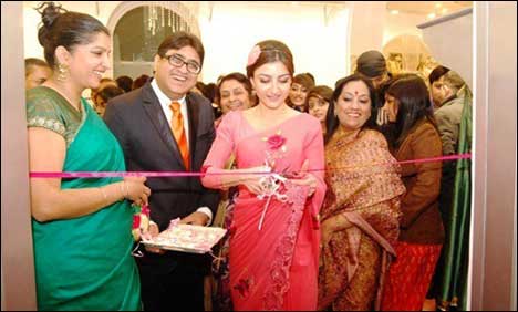 ممبئی میں سوہا علی خان نے جیولری شو کا افتتاح کیا