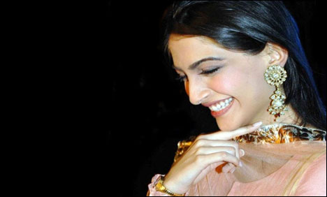 سونم کپور اب بنیں گئی ریکھاکی طرح خوبصورت