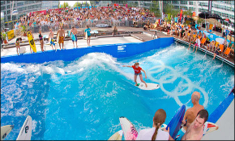 میونخ میں مصنوعی طور پر پیدا کی گئی لہروں پر سرفنگ کا مقابلہ