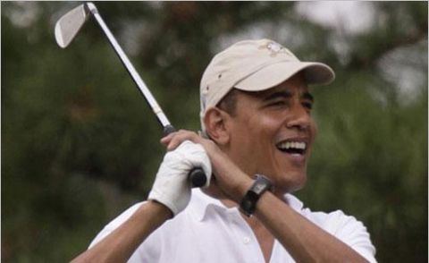 امریکی صدر تعطیلات کے دوران اپنے دوستوں کے ہمراہ گالف سے لطف اندوز