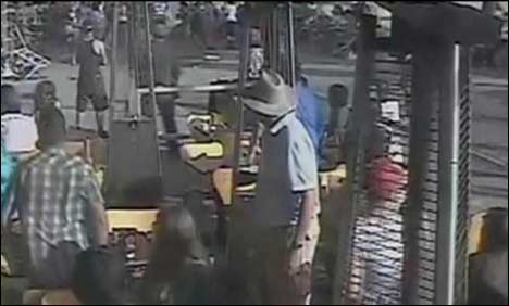 امریکا : ایک شخص نے گاڑی سے خاتون کو کچل کر ہلاک کر دیا