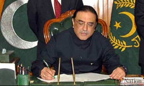 آئینی مدت پوری کرنے والے پہلے جمہوری صدر کا قصر میں آخری دن