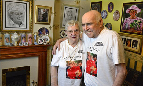 لیڈی ڈیانا کا مداح برطانوی جوڑا، گھر کی ہر دیوار پر شہزادی کی تصاویر