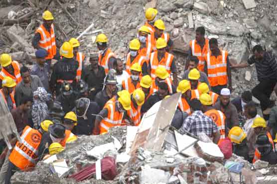 بھارت : پانچ منزلہ عمارت گر گئی، پچاس سے زائد افراد ملبے تلے دب گئے