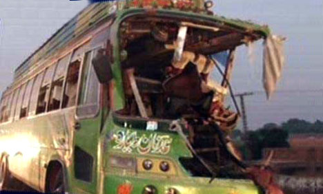 لاہور اور نوابشاہ میں بس حادثات، بچی جاں بحق، 25  افراد زخمی