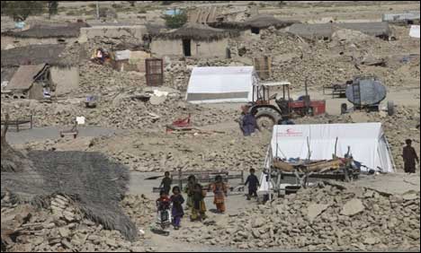 آواران میں زلزلے کے باعث متعدد گھر زمین بوس ہو گئے، ڈی سی آواران