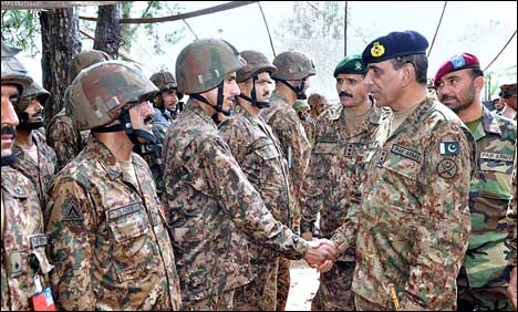 آرمی چیف کا ایل او سی کا دورہ ،آپریشنل تیاری پر اظہار اطمینان