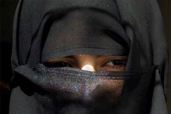 برطانیہ میں ہسپتال عملے کے نقاب پہنے پر بحث چھڑ گئی