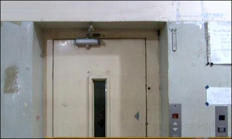 کراچی : لفٹ سے گر کر مرنے والی لڑکی کی ہلاکت کا مقدمہ درج