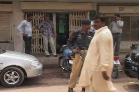 کراچی : ڈاکو نجی بنک سے 8 لاکھ روپے لوٹ کر فرار