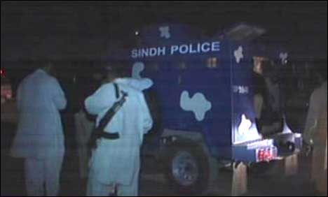 کراچی کی افغان بستی سے کئی غیر ملکی گرفتار، سہراب گوٹھ پر ہنگامہ آرائی