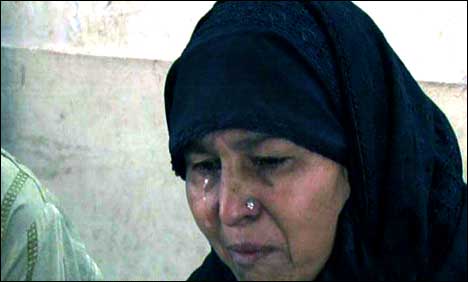 کراچی کی غریب ماں جس کے 4 بچے دماغی کم زوری کا شکارہیں