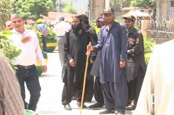 کراچی : سوک سینٹر کی بجلی کاٹنے پر کے ایم سی ملازمین مشتعل