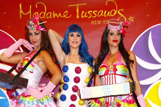 امریکی پاپ گلوکارہ کیٹی پیری کے 4 مومی مجسمے 4 شہروں میں نصب