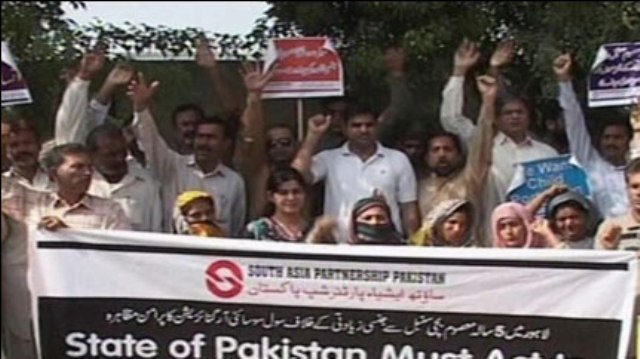 بچی سے زیادتی کے واقعے کیخلاف لاہور اور ملتان میں احتجاجی مظاہرے