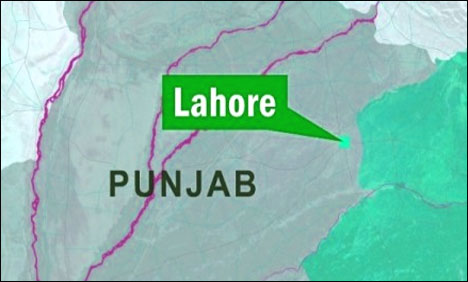 لاہور : ہال روڈ پر پلازہ کے گودام میں آتشزدگی، قیمتی سامان جل گیا