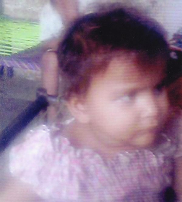 ماریہ نام کی بچی عمر دوسال گزشتہ روز عثمان گنج سے گم ہوگئی ہے بچی نے نیلے رنگ کی قمیض پہن رکھی ہے