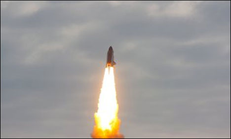 چاند کی دھول اور ماحول پر نئی تحقیقات کیلئے ناسا کا راکٹ سفر پر روانہ