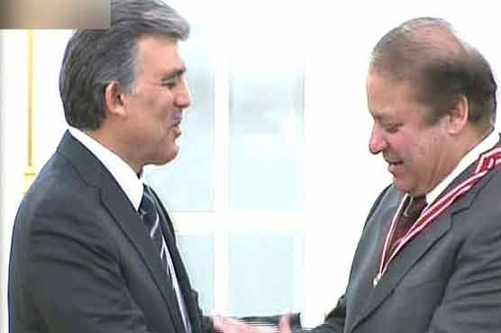 ترک صدر نے وزیر اعظم پاکستان کو تمغہ جمہوریت سے نواز دیا