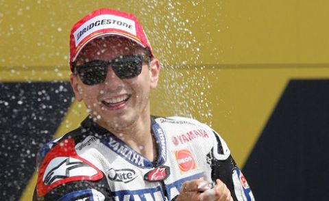 برٹش موٹو جی پی: ورلڈ چیمپئین جارج لورینزو نے میدان مار لیا