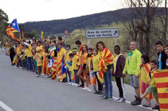 بارسلونا میں 400 کلومیٹر طویل انسانی زنجیر