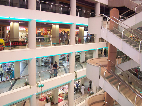 تاجروں نے اتوار کو ہفتے وار چھٹی نہ کرتے ہوئے تجارتی مراکز کھولنے کا اعلان کر دیا