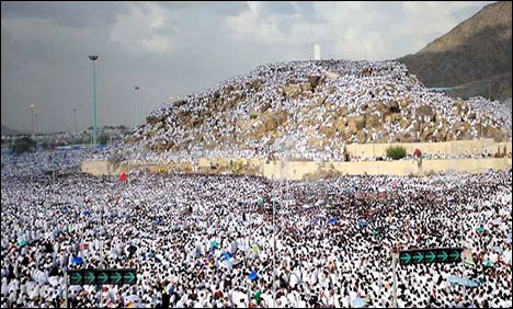عازمین حج رات مزدلفہ میں قیام کے بعد آج صبح منی جائیں گے