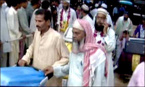 حجاج کرام کی واپسی کا سلسلہ شروع، 40 حاجی کراچی پہنچ گئے