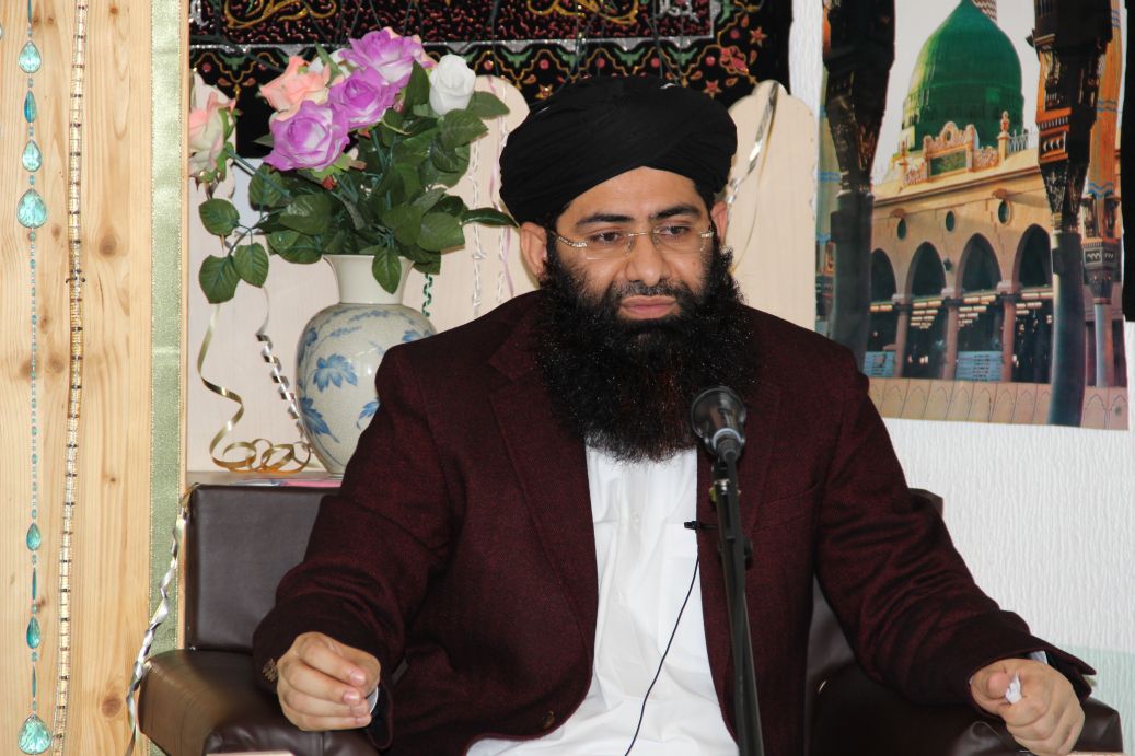 جامع مسجد صوفیا میونخ میں عید الاضحے پر علامہ صاحبزادہ حسنات احمد مرتضے خطاب کرتے ہوئے