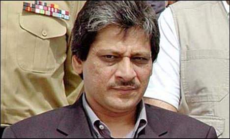 کراچی : گورنر سندھ نے آلائیشیں اٹھانے کے کام کا جائزہ لیا