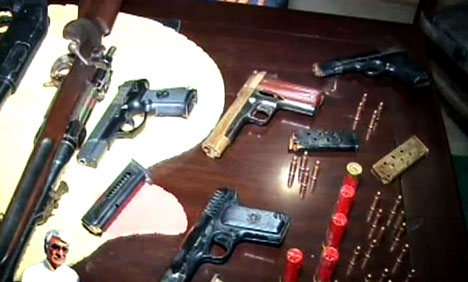 کراچی : پولیس کی چھاپہ ما ر کارروائی،3 افراد گرفتار، اسلحہ برآمد