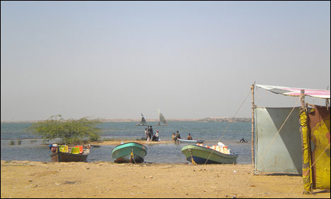 کینجھر جھیل پر پکنک منانے کے لیے آنے والے 2 نوجوان ڈوب کر جاں بحق