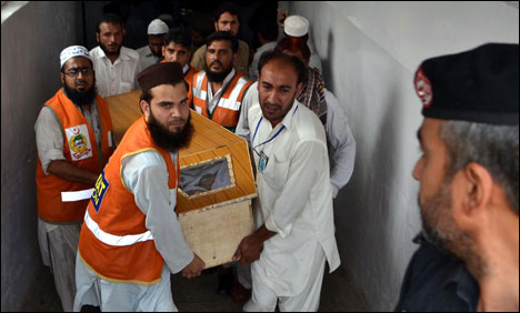 پشاور دھماکا، جاں بحق ایس آئی اور رضاکار کی نماز جنازہ ادا کر دی گئی