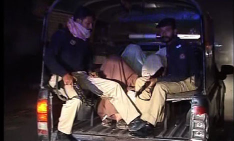 کراچی : ڈیفنس، محمود آباد، بلوچ کالونی میں چھاپے،18ملزمان گرفتار