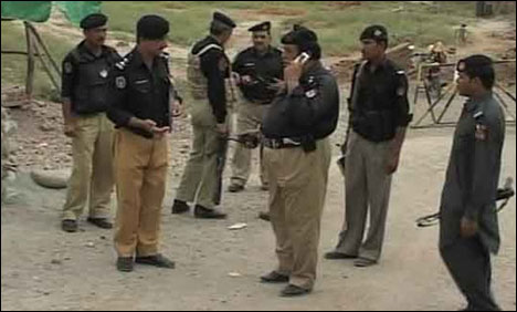 پشاور میں تین اشتہاریوں سمیت 34 مشتبہ افراد گرفتار ، اسلحہ برآمد