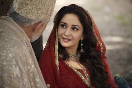 رومانوی فلم ڈیڑھ عشقیہ کا ٹریلر ریلیزکر دیا گیا