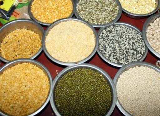 کراچی ہول سیل مارکیٹ میں دالوں اور چنے کی قیمت میں اضافہ
