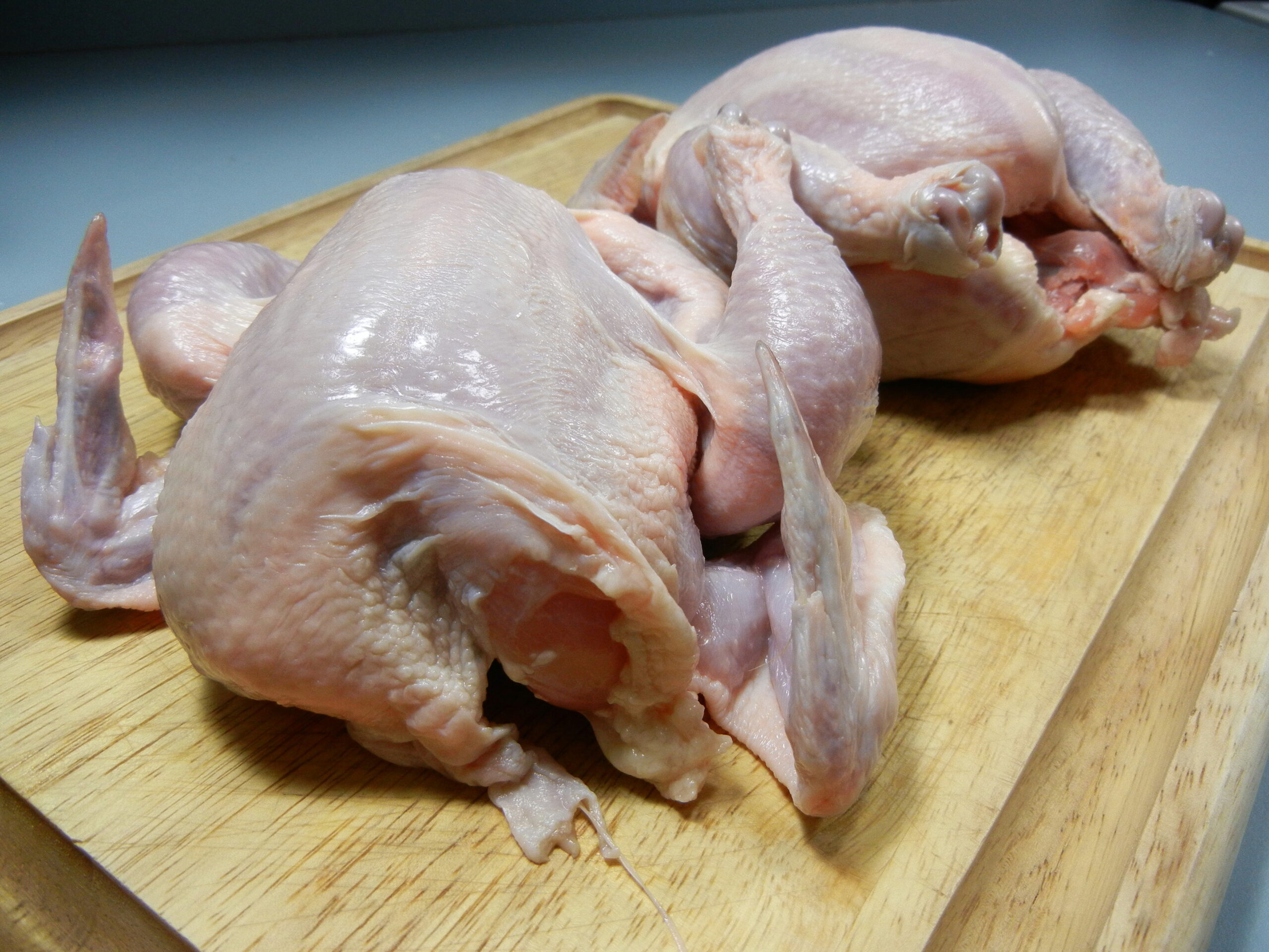 کراچی: مرغی کا گوشت 290 روپے کلو ہو گیا