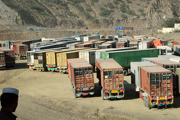 کراچی: پورٹ قاسم پر کسٹم نے نیٹو کنٹینرز کی چوری ناکام بنا دی