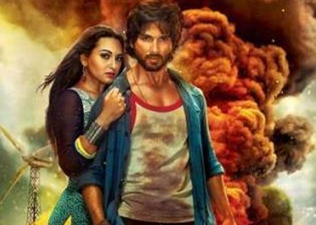 فلم “آر راجکمار” کے نئے سونگ “دھوکا دھڑی” کی وڈیو جاری