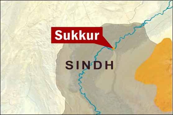 سکھر: کسٹم کا 2 ٹرکوں پر چھاپہ، سلفیورک ایسڈ برآمد، 6 افراد گرفتار