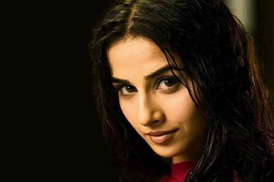 بالی وڈ: اداکارہ ودیا بالن حیدرآباد ریلوے سٹیشن کے باہر بھیک مانگنے لگیں