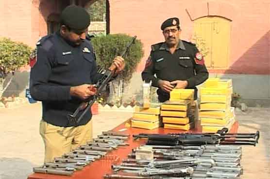 پشاور: اسلحہ پنجاب سمگل کرنے کی کوشش ناکام، 2 ملزم گرفتار