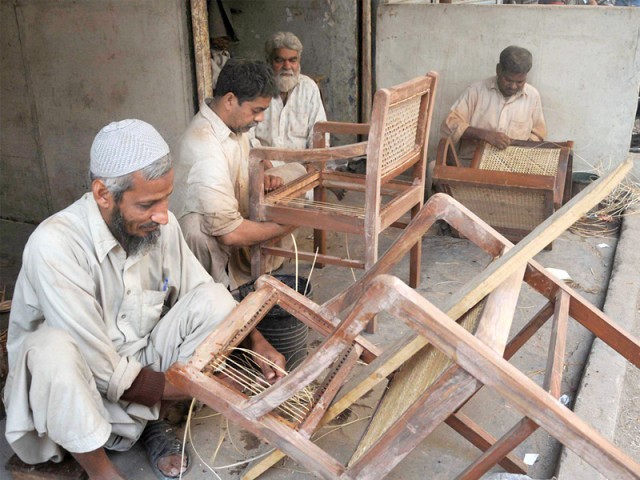 فوم اور پلاسٹک کی کرسیاں متعارف، بید کی کرسیاں استعمال کر نے کے رجحان میں کمی