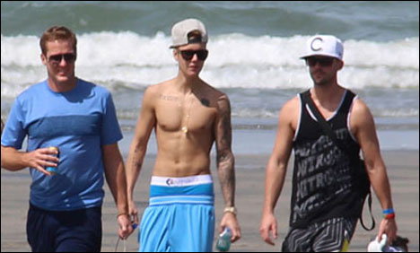 جسٹن بیبر کی پاناما کے ساحل پر آمد، مداحوں کا رش