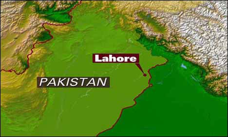 لاہو ر: قاسم ضیا کی بیٹی کی گاڑی کی ٹکر سے پولیس اہلکار زخمی