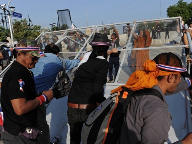 تھائی حکومت نے دارالحکومت بینکاک سمیت مختلف صوبوں میں ایمرجنسی نافذ کردی